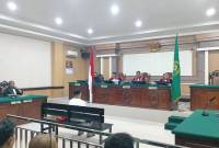 Sidang putusan terdakwa HA atas perkara tindak pidana persetubuhan anak dibawah umur, di Singkawang, Kalbar, Rabu (21/5) (ANTARA/Narwati)