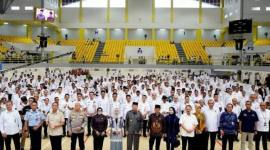 Gubernur Kalsel saat penacanganan pembentukan koperasi desa/kelurahan merah putih di GOR Babussalam Banjarbaru. Foto : MC Kalsel