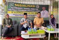 BAHAS KUR- Wakil Ketua Komisi II DPRD Kalsel H Suripno Sumas beserta Wakil Ketua Komisi I DPRD Kota Banjarmasin Deddy Sophian dan Kepala Cabang Pembantu Bank Kalsel Kayu Tangi Nelly Puspa Sari saat memberikan sosialisasi terkait KUR.