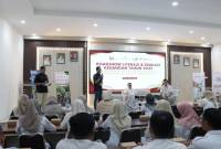 LITERASI - Inilah peringatan Bulan Literasi Keuangan 2025, Otoritas Jasa Keuangan (OJK) Provinsi Kalimantan Selatan bersama Bank Kalsel menggelar Roadshow Literasi dan Edukasi Keuangan yang dilaksanakan selama tiga hari, dari tanggal 19 hingga 21 Mei 2025.