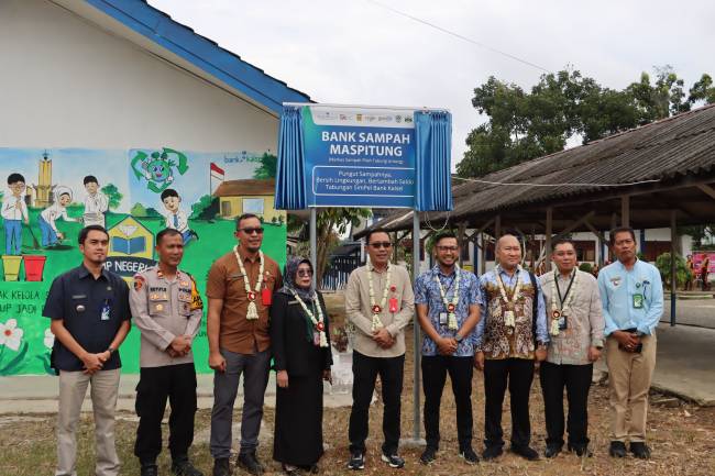 BANK KALSEL Luncurkan Bank Sampah Mas Pitung di SMPN 3 Banjarbaru