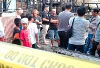 Jajaran Polsek Banjarmasin Barat, bersama anggota Satuan Reserse Kriminal (Satreskrim) Polresta Banjarmasin, melakukan penyelidikan mengenai kebakaran di Jalan S. Parman Gang Nusa Indah RT03 RW 01 Banjarmasin Barat, Jum'at (30/5/2025) (SuarIndonesia/DO)