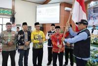 Pelepasan JCH Kloter 5 Kalteng berangkat ke Tanah Suci di Embarkasi Banjarmasin, Selasa (13/5/2025). (Foto: ANTARA/HO-Humas Kanwil Kemenag Kalteng)