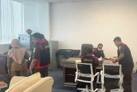 Tim Penyidik Bidang Tindak Pidana Khusus Kejati Kaltim melakukan penggeledahan di sejumlah lokasi, termasuk kantor Dispora di kompleks Stadion Kadrie Oening Sempaja Kota Samarinda, bekas kantor DBON, serta ruangan-ruangan lain yang berkaitan dengan kegiatan DBON, di Samarinda, Senin (26/5/2025). (ANTARA/HO-Kejati Kaltim)