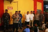 Kapolda Kalsel, Irjen Pol Rosyanto Yudha Hermawan, memberikan nasihat p[da orang-orang yang terjaring ,S abtu (11/5/2025) malam.. (SuarIndonesia/Ist)