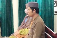 Firly Nurachim didampingi istri saat menjalani sidang lanjutan di Pengadilan Negeri Banjarbaru, Kalimantan Selatan, Senin (19/5/2025). (ANTARA/Firman)