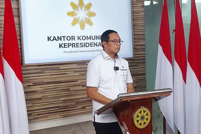 Kepala Kantor Komunikasi Kepresidenan (PCO) Hasan Nasbi saat menyampaikan pernyataan di Kantor PCO Gambir Jakarta Pusat, Senin (26/5/2025). (ANTARA/Andi Firdaus)