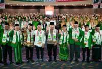 Menteri Koordinator Bidang Pangan Zulkifli Hasan dan Kapolri Jenderal Listyo Sigit Prabowo menghadiri pembukaan Muktamar Ke-15 Persatuan Ummat Islam (PUI) di Convention Hall Smesco, Pancoran, Jakarta Selatan, Selasa (13/5/2025). (Foto: ANTARA/HO-Mabes Polri)