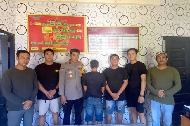 Pelaku saat diamankan oleh jajaran Polsek Awayan dan Polres Balangan, Jum’at (9/5/2025). (Foto: ANTARA/HO-Humas Polres Balangan)
