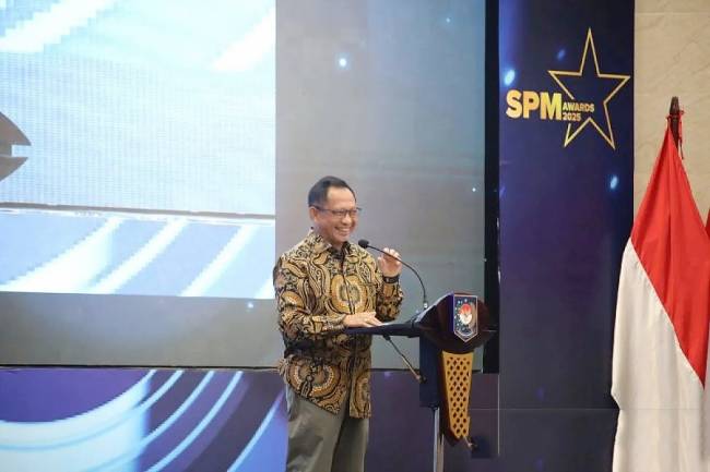 Menteri Dalam Negeri Muhammad Tito Karnavian pada acara SPM Awards 2025 di Kantor Ditjen Bina Bangda, Jakarta, Jumat (23/5/2025). (ANTARA/HO-Puspen Kemendagri)