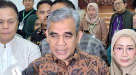 Ketua MPR RI Ahmad Muzani memberikan keterangan kepada wartawan di Gedung MPR/DPR/DPD RI, Jakarta, Jumat (23/5/2025). (ANTARA/Fianda S Rassat)