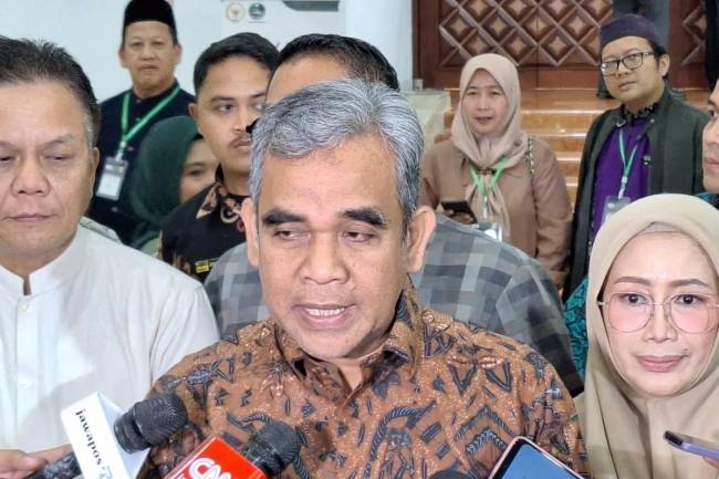 Ketua MPR RI Ahmad Muzani memberikan keterangan kepada wartawan di Gedung MPR/DPR/DPD RI, Jakarta, Jumat (23/5/2025). (ANTARA/Fianda S Rassat)