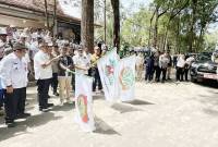 Gubernur Kalteng Agustiar Sabran saat pelepasliaran orang utan, penanaman pohon, dan restocking benih ikan lokal di Hutan Kota Nyaru Menteng, Kelurahan Tumbang Tahai, Kecamatan Bukit Batu, Palangka Raya, Rabu (21/5/2025). (ANTARA/Adi Wibowo)
