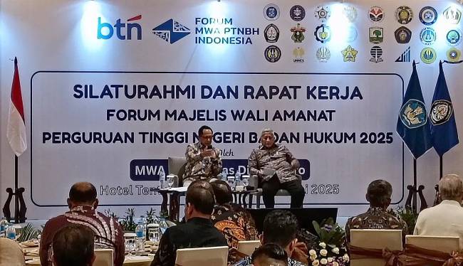 Menteri Dalam Negeri Tito Karnavian saat Silaturahim dan Rapat Kerja Forum Majelis Wali Amanat (MWA) Perguruan Tinggi Negeri Badan Hukum 2025, di Semarang, Jumat (9/5/2025). (Foto: ANTARA/Zuhdiar Laei)