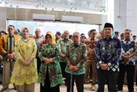 Wagub bersama istri saat menghadiri soft opening RS Amanah Medika. Foto : MC Kalsel