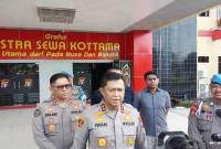 Kapolda Kalteng Irjen Pol Iwan Kurniawan saat diwawancarai sejumlah wartawan di di Palangka Raya, Jumat (2/5/2025) sore. (Foto: ANTARA/Rajib Rizali)