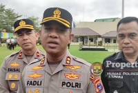 
Kapolres Banjar AKBP Fadli (tengah) memberikan keterangan terkait dugaan aksi premanisme di Dusun Baliangin Bawah, Kecamatan Pengaron, Kabupaten Banjar, Kalimantan Selatan, Senin (26/5/2025). (ANTARA/HO-Polres Banjar)