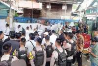 Petugas KPPS 01 Melayu melaksanakan perhitungan suara. Dalam perhitungan suara paslon 02 Agi-Saja unggul dari paslon 01 Gogo Helo di Muara Teweh, Sabtu (22/3/2025). (Foto: Dok ANTARA/Dokpri)