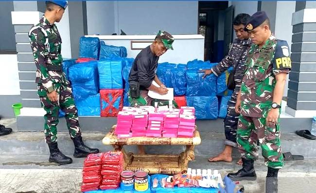 Ribuan skincare ilegal yang disita jajaran Pangkalan Utama TNI AL (Lantamal) VIII Manado di perairan Selatan Tonggeng Tatonaha, Teluk Pananaru, Kabupaten Kepulauan Sangihe, Manado, Sulawesi Utara, Rabu (21/5). (ANTARA/Ho-Humas TNI AL)