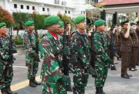 TNI mulai jaga Kantor Kejaksaan Negeri Palangka Raya Selasa (20/5/2025). (ANTARA/HO-Dokumentasi Pribadi)