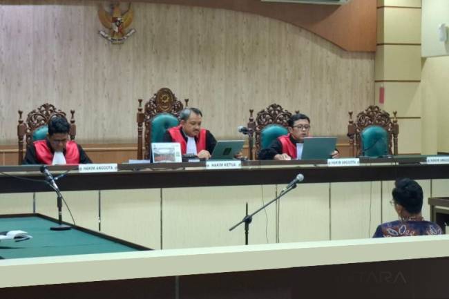 Terdakwa M Saidinor saat menjalani sidang putusan di Pengadilan Tipikor Banjarmasin, Kalimantan Selatan, Selasa (20/5/2025). (ANTARA/Firman)