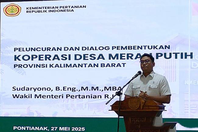 Wakil Menteri Pertanian RI, Sudaryono saat menghadiri kegiatan peluncuran dan dialog Percepatan Musyawarah Desa/Kelurahan Khusus Pembentukan Koperasi Desa/Kelurahan Merah Putih di Aula Garuda, Kantor Gubernur Kalbar, Selasa (27/45/2025). (ANTARA/Rendra Oxtora)