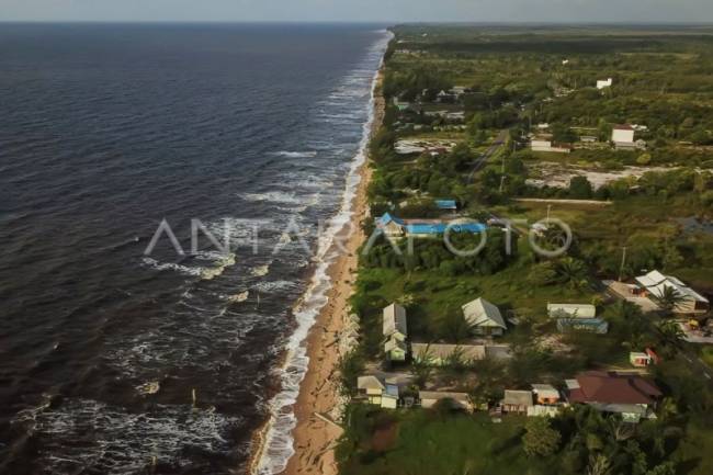 Pantai Ujung Pandaran, merupakan salah satu kawasan pesisir di Kabupaten Kotawaringin Timur. (Foto: Dok ANTARA/Makna Zaezar)
