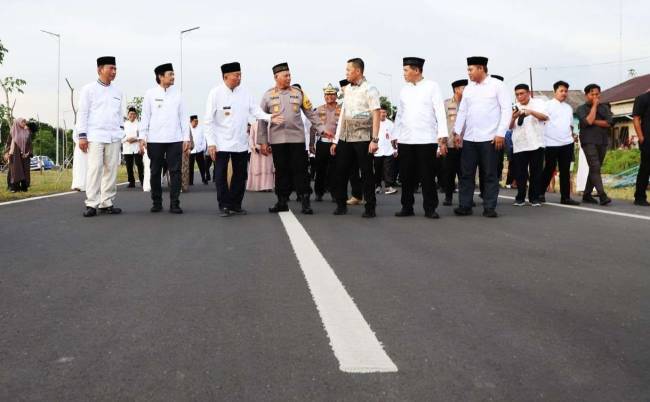 Gubernur Kalsel, H. Muhidin waktu melakukan Peresmian Jalan Akses Bandara Syamsuddin Noor, Kota Banjarbaru pada Rabu (26/3/2025) 