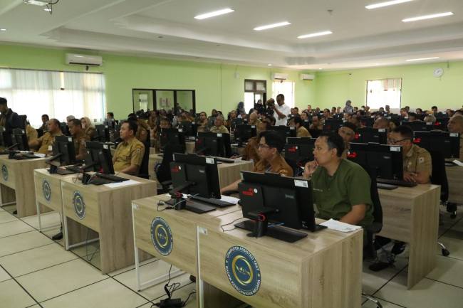 Suasa tes CAT bagi ASN Pemprov Kalsel. Foto : MC Kalsel
