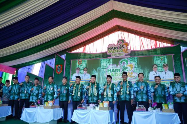  Perayaan puncak Hari Jadi ke-22 Kabupaten Balangan dihadiri Gubernur dan Wagub Kalsel serta sejumlah pejabat lainnya di halaman Kantor Bupati Balangan, Paringin Selatan, Sabtu (12/4/2025). - Foto: Mc.Balangan.