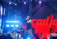Penampilan Band Radja pada malam penutupan Balangan Expo 2025.