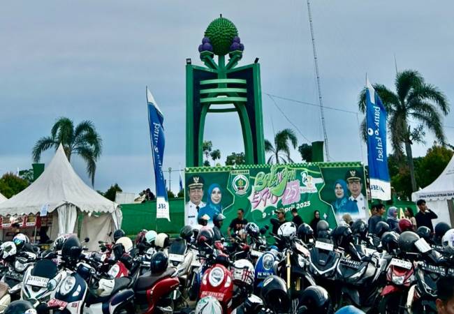 Parkir kendaraan roda dua pada Balangan Expo beberapa waktu lalu. - Foto: Mc.Balangan