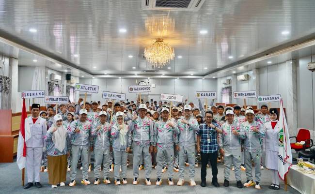  : Wabup Balangan dan atlet Balangan yang akan berlaga pada POPDA Kalsel 2025. Foto : MC Kab Balangan