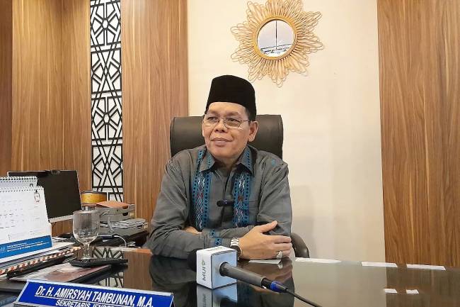 Sekretaris Jenderal MUI Amirsyah Tambunan saat ditemui di Kantor Pusat MUI Jakarta, Selasa (24/6/2025) untuk menanggapi konflik Iran-Israel. (ANTARA/Lintang B Prameswari)