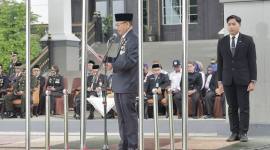 Ketua DPRD Kalsel saat menjadi inspektur apel peringatan Hari Lahir Pancasila di Halaman Kantor Gubernur Kalsel. Foto : MC Kalsel