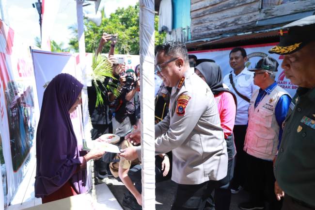 Penyerahan dilakukan langsung oleh Kapolresta Banjarmasin Kombes Pol Cuncun Kurniadi, didampingi Ketua Bhayangkari Kota Banjarmasin, Ny Yanti Cuncun Kurniadi, Kamis (26/6/2025) (SuarIndonesia/Ist)