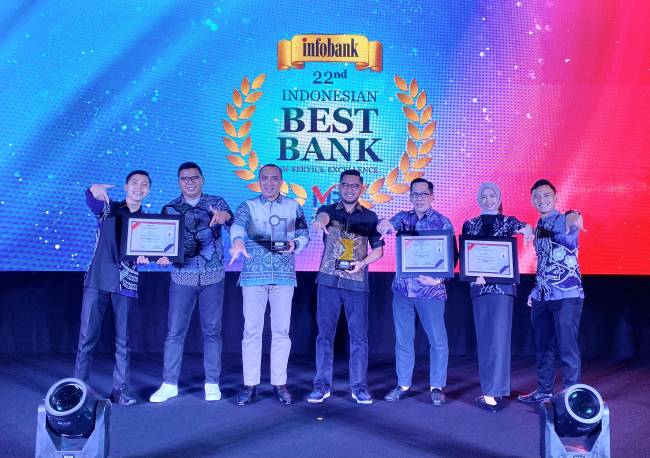 PRESTASI - Bank Pembangunan Daerah Kalimantan Selatan (Bank Kalsel) kembali mengukir prestasi membanggakan di kancah industri perbankan nasional.