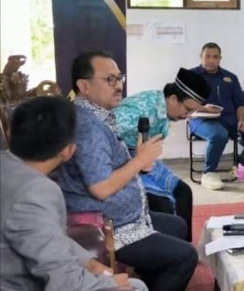 Pangeran Khairul Saleh, sosialisasi empat pilar kebangsaan (Pancasila, UUD 1945, NKRI dan Bhineka Tunggal Ika

Berlangsung di Gedung Serbaguna STIT Darul Hijrah Martapura Kabupaten Banjar, Provinsi Kalsel, Minggu 29/6/2025). (SuarIndonesia/Ist)