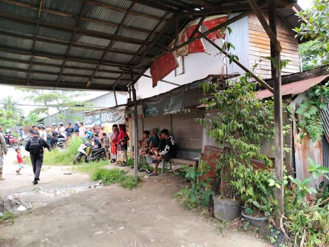 Lokasi kejadian pembunuhan di Jalan Mantuil RT 24, Kelurahan Basirih, Banjarmasin Selatan, Senin (30/6/2025). SuarIndonesia/DO