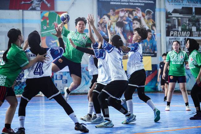 Tim Bola Tangan Balangan saat berlaga melawan Tim Bola Tangan Tanah Laut. Foto : MC Kab Balangan