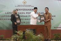Bupati Balangan, Abdul Hadi menerima Laporan Hasil Pemeriksaan BPK RI atas Laporan Keuangan Pemerintah Daerah Tahun Anggaran 2024. foto: MC Kab Balangan