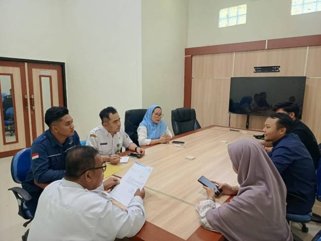 Jajaran Dishub Balangan saat mensosialisasikan inovasi Si Lapat Nyaman kepada jajaran pegawai. foto: MC Balangan