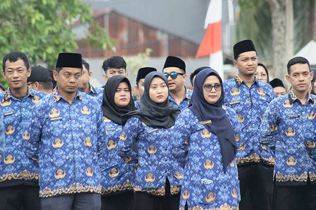 Apel memperingati Hari Berkabung Daerah Kalbar di halaman Kantor Wali Kota Singkawang, Senin (30/6/2025). (ANTARA/Narwati)