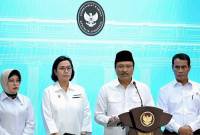 Menteri Sosial Saifullah Yusuf (kedua dari kanan) melakukan konferensi pers usai menghadiri rapat terbatas di Istana Negara, Jakarta pada Senin (2/6/2025). (ANTARA/HO-Biro Pers dan Media Setpres)