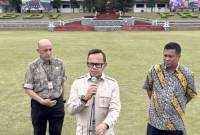 Wakil Menteri Dalam Negeri (Wamendagri) Bima Arya saat memberikan keterangan di Institut Pemerintahan Dalam Negeri (IPDN) Jatinangor, Kabupaten Sumedang, Jawa Barat, Kamis (19/6/2025). (Foto: ANTARA/Rubby Jovan)