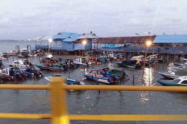 Foto Ilustrasi - Teluk Balikpapan, salah satu perairan di Kaltim yang terdampak pasang surut. (Foto: Antara/M Ghofar)