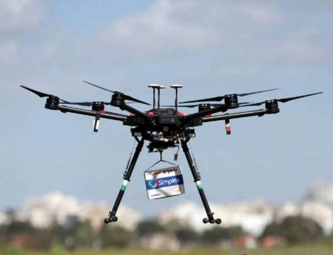 Ilustrasi, sebuah drone pengiriman terlihat di udara 