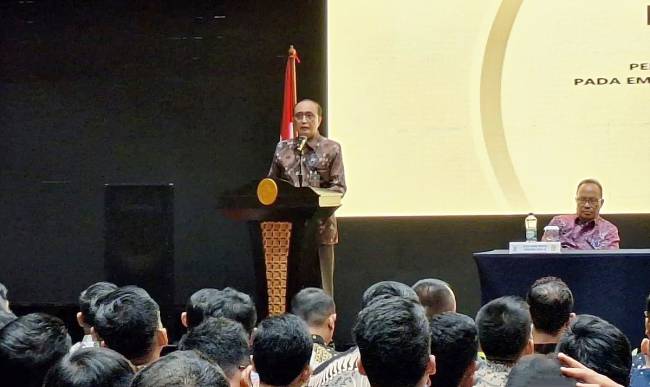 Ketua Mahkamah Agung Sunarto memberikan pembinaan kepada para hakim baru di Jakarta, Jumat (13/6/2025). (Foto: ANTARA/Fianda S Rassat)