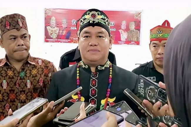 Bupati Kotawaringin Timur Halikinnor yang juga menjabat Ketua Umum DAD Kotim. (Foto: ANTARA/Devita Maulina)