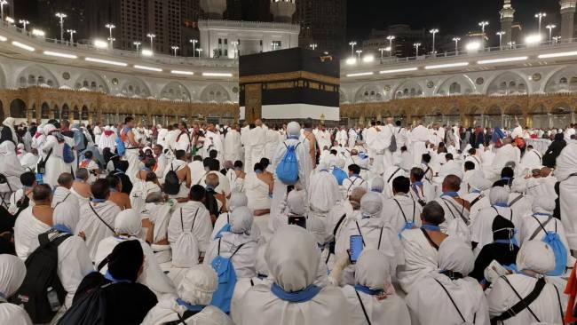 Jemaah haji Indonesia asal Sumedang melaksanakan umrah sunah dengan miqat di Tana’im, Rabu malam (29/5/2025). (Foto: Sumedangonline)